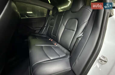 Седан Tesla Model 3 2022 в 