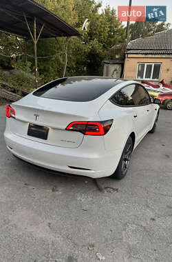 Седан Tesla Model 3 2021 в 