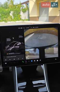 Седан Tesla Model 3 2018 в 