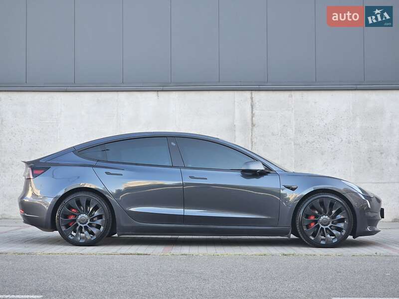 Седан Tesla Model 3 2021 в Киеве