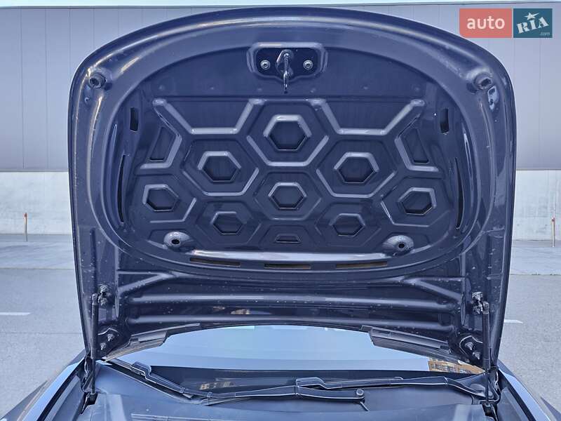 Седан Tesla Model 3 2021 в Киеве