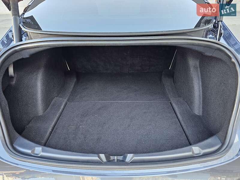 Седан Tesla Model 3 2021 в Киеве