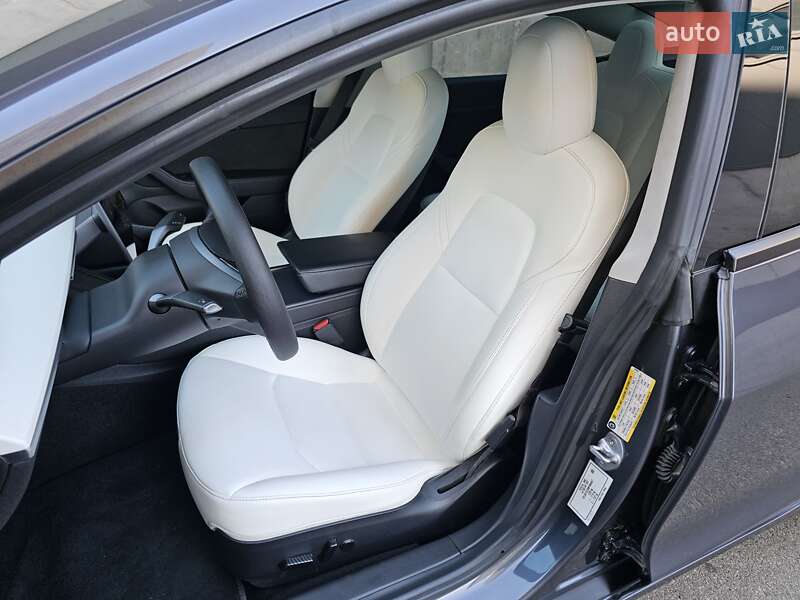 Седан Tesla Model 3 2021 в Киеве