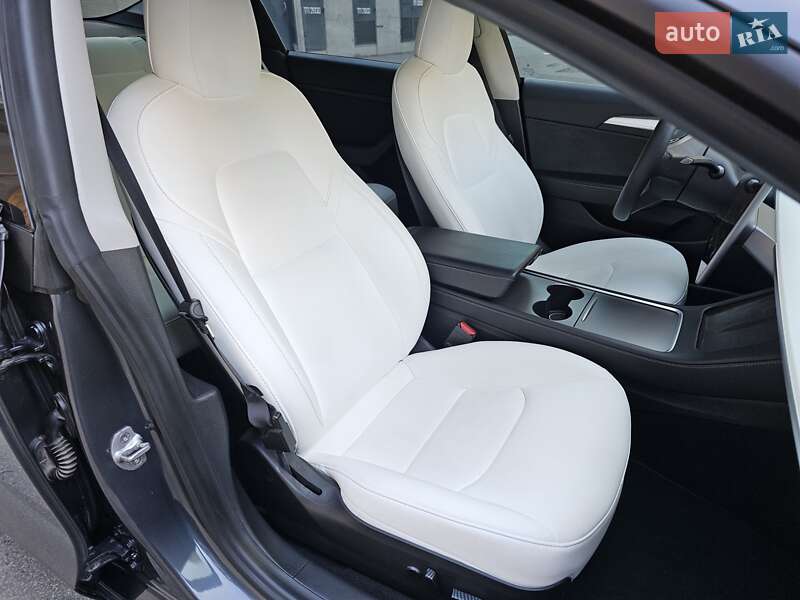 Седан Tesla Model 3 2021 в Киеве