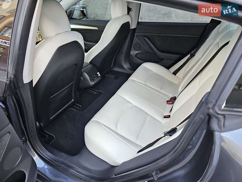 Седан Tesla Model 3 2021 в Киеве