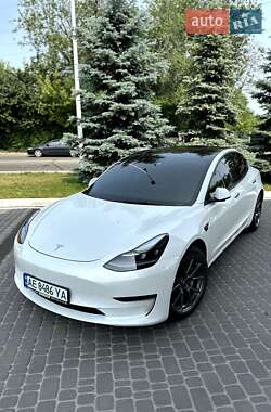 Седан Tesla Model 3 2022 в 