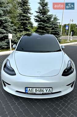 Седан Tesla Model 3 2022 в 