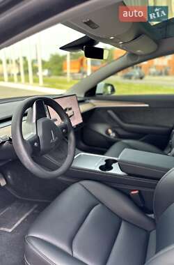 Седан Tesla Model 3 2022 в 