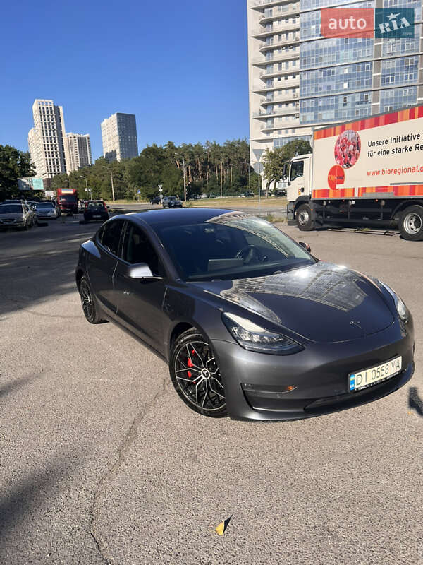 Седан Tesla Model 3 2018 в Киеве