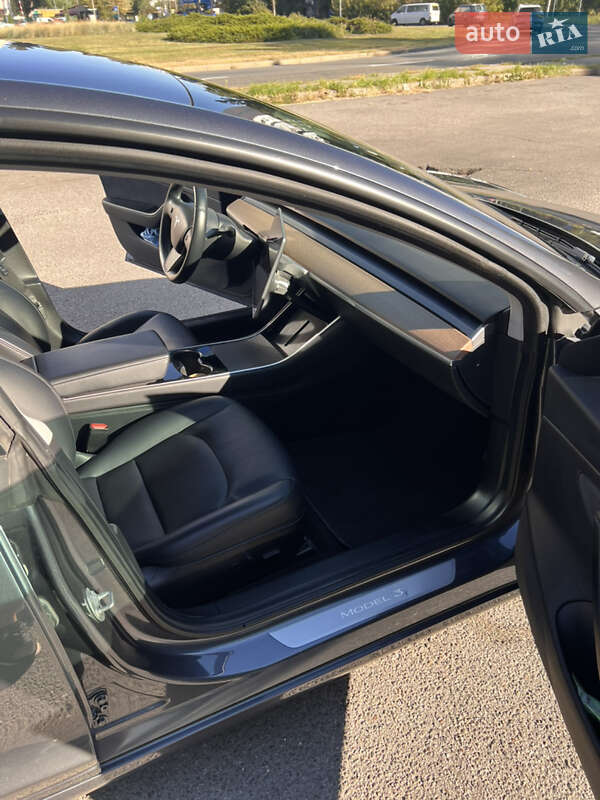 Седан Tesla Model 3 2018 в Киеве