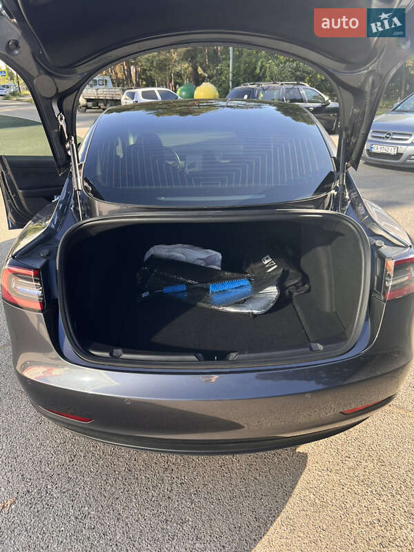 Седан Tesla Model 3 2018 в Киеве