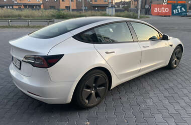 Седан Tesla Model 3 2022 в 