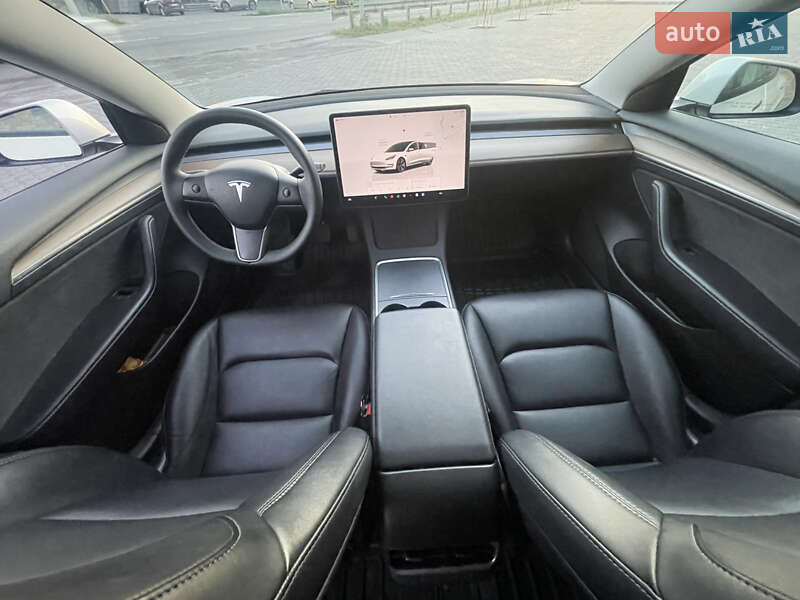 Седан Tesla Model 3 2022 в Виннице