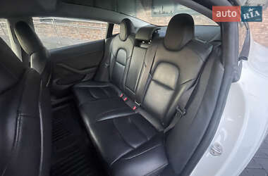 Седан Tesla Model 3 2022 в 
