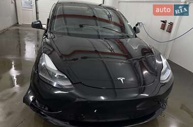 Седан Tesla Model 3 2023 в 