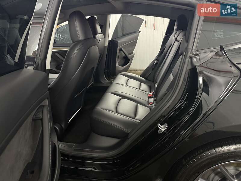 Седан Tesla Model 3 2023 в Дрогобыче