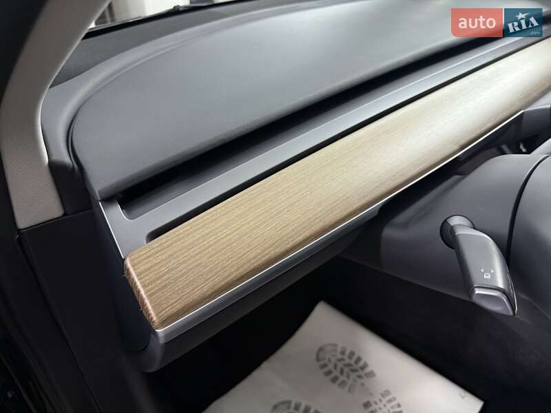 Седан Tesla Model 3 2023 в Дрогобыче