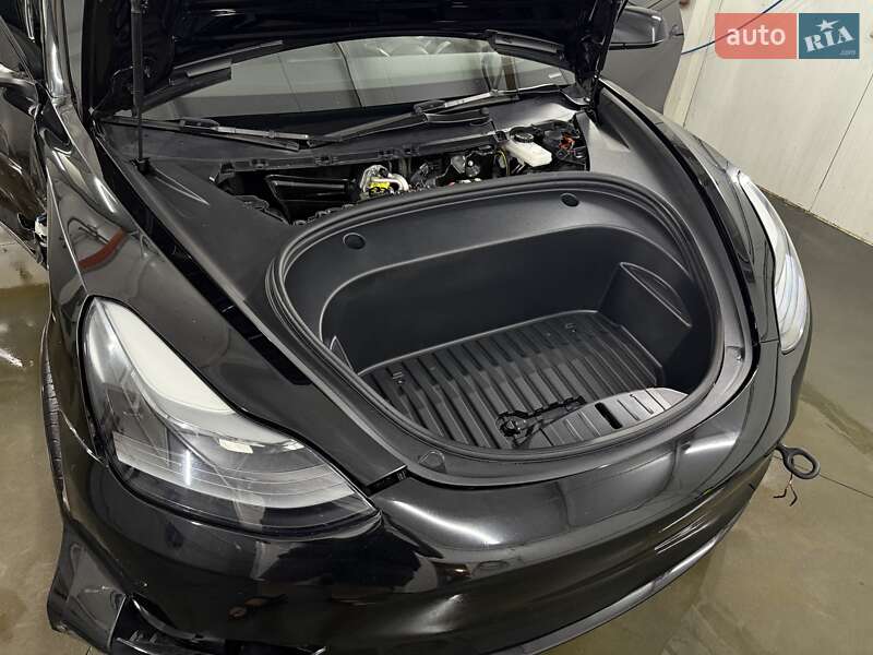 Седан Tesla Model 3 2023 в Дрогобыче
