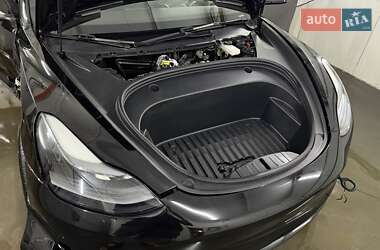 Седан Tesla Model 3 2023 в 
