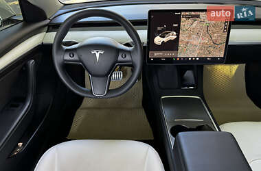 Седан Tesla Model 3 2022 в 