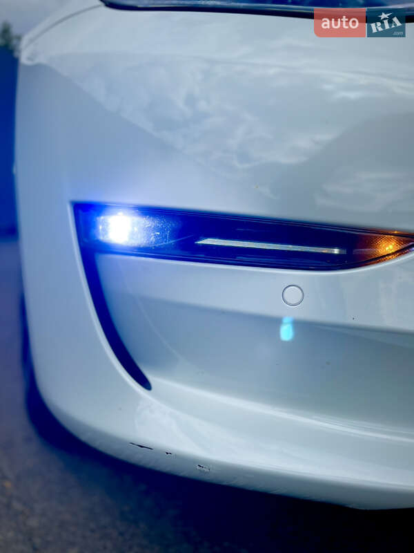 Седан Tesla Model 3 2021 в Полтаві