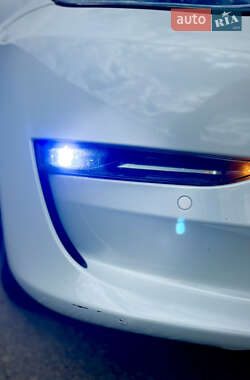 Седан Tesla Model 3 2021 в 