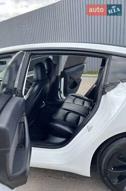 Седан Tesla Model 3 2021 в 