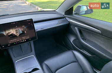 Седан Tesla Model 3 2022 в 