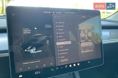 Седан Tesla Model 3 2022 в 