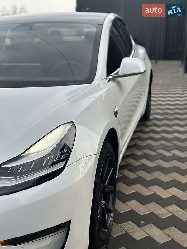 Седан Tesla Model 3 2020 в Миколаєві