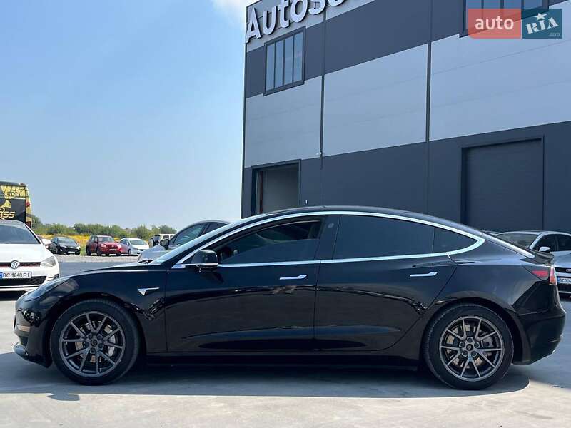 Седан Tesla Model 3 2019 в Львове