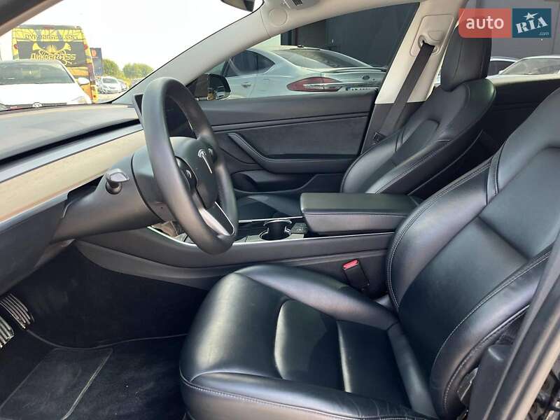Седан Tesla Model 3 2019 в Львове