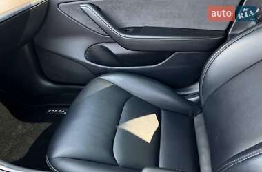 Седан Tesla Model 3 2019 в 