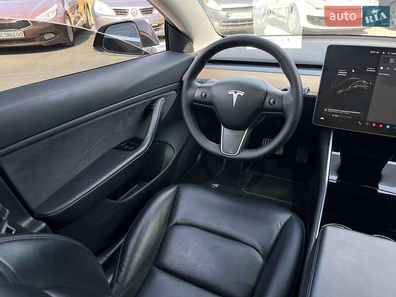 Седан Tesla Model 3 2019 в Львове