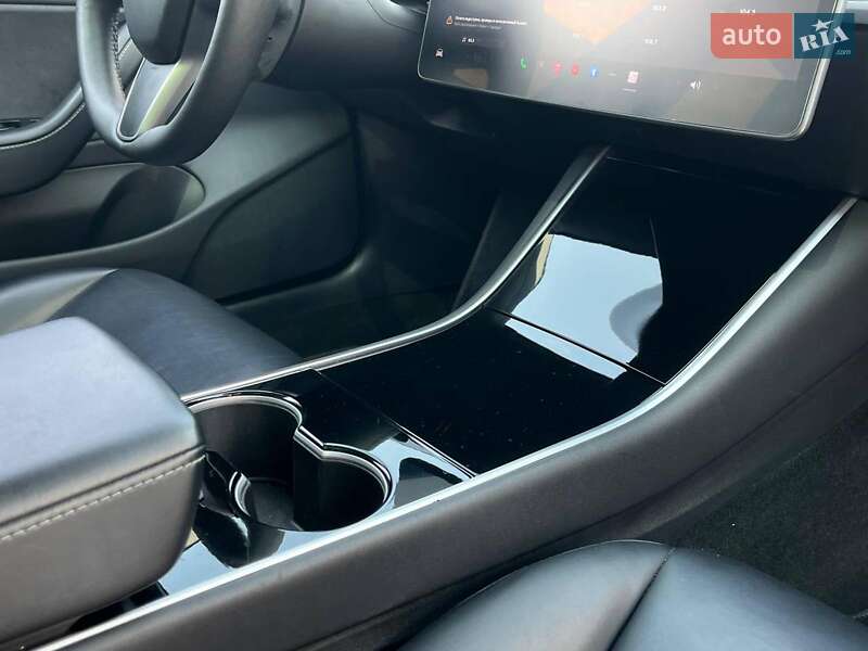 Седан Tesla Model 3 2019 в Львове