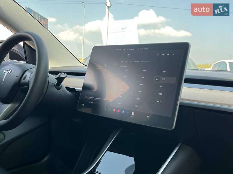 Седан Tesla Model 3 2019 в Львове