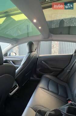 Седан Tesla Model 3 2022 в 