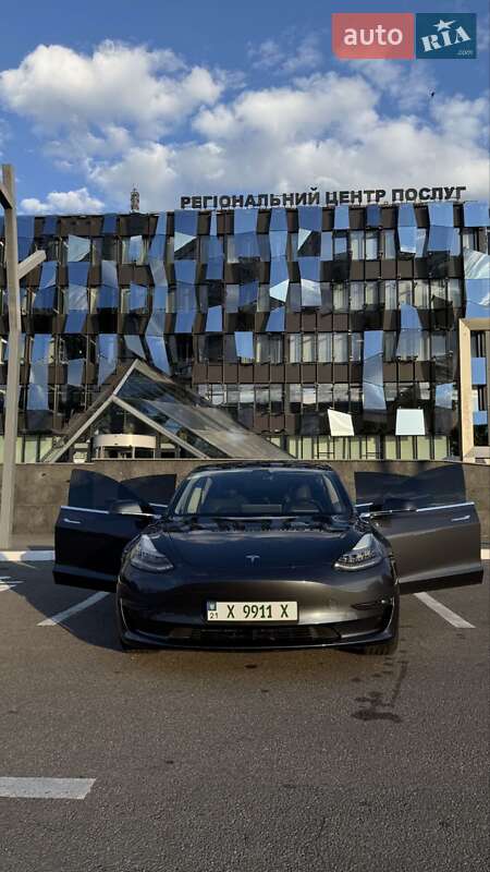Седан Tesla Model 3 2018 в 