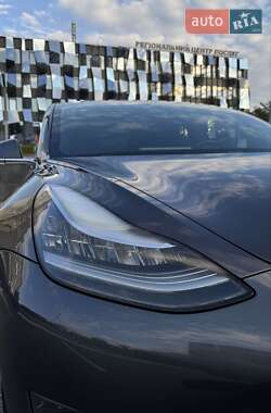 Седан Tesla Model 3 2018 в 