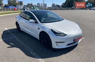 Седан Tesla Model 3 2022 в 
