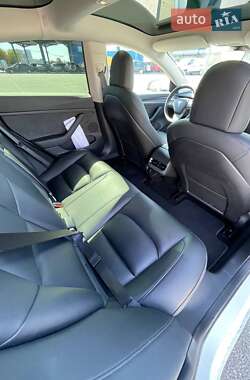 Седан Tesla Model 3 2022 в 