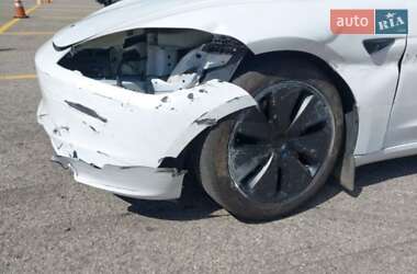 Седан Tesla Model 3 2024 в 