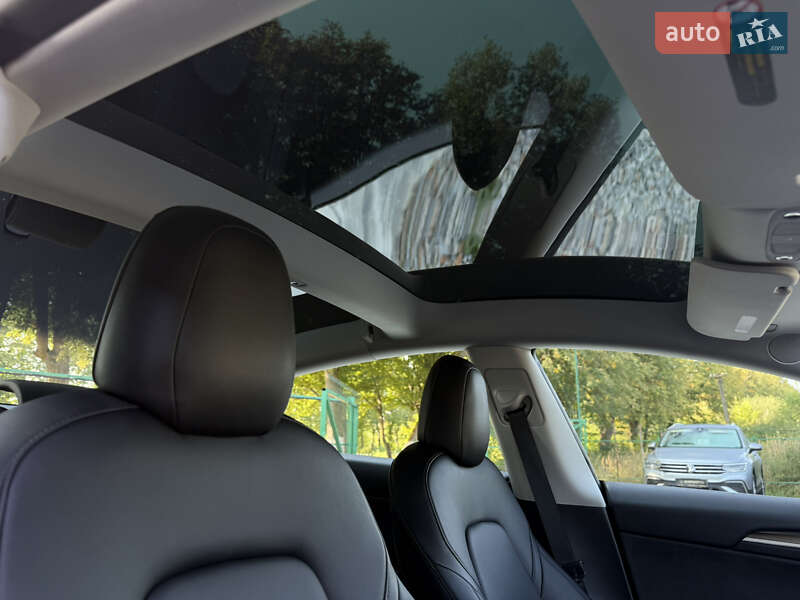 Седан Tesla Model 3 2022 в Ивано-Франковске