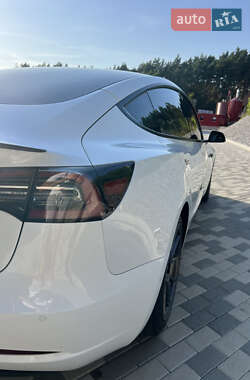 Седан Tesla Model 3 2021 в 