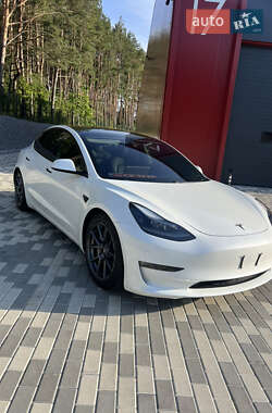 Седан Tesla Model 3 2021 в 