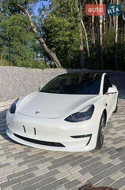 Седан Tesla Model 3 2021 в 