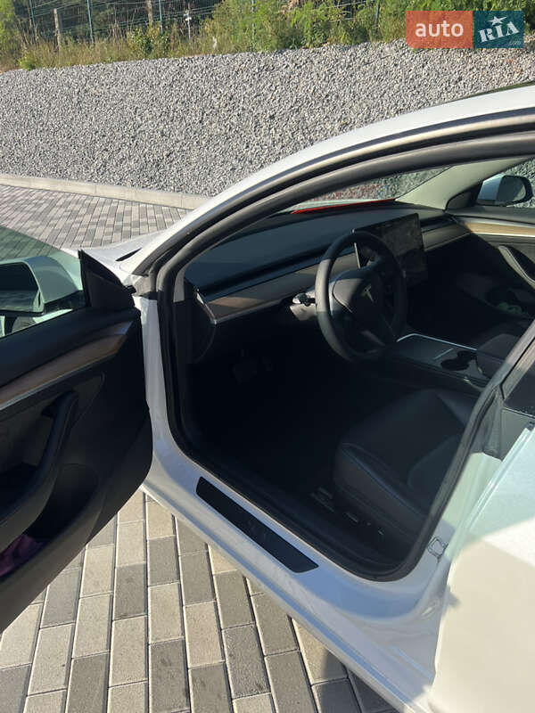 Седан Tesla Model 3 2021 в Львове