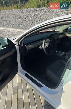 Седан Tesla Model 3 2021 в 