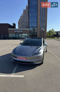 Седан Tesla Model 3 2024 в 