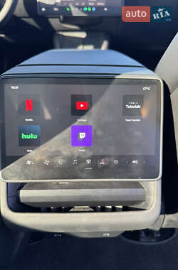 Седан Tesla Model 3 2024 в 